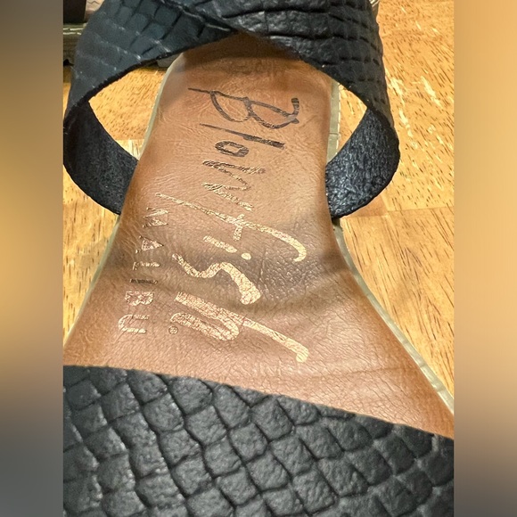Blowfish Malibu size 7 sandals - Picture 2 of 4